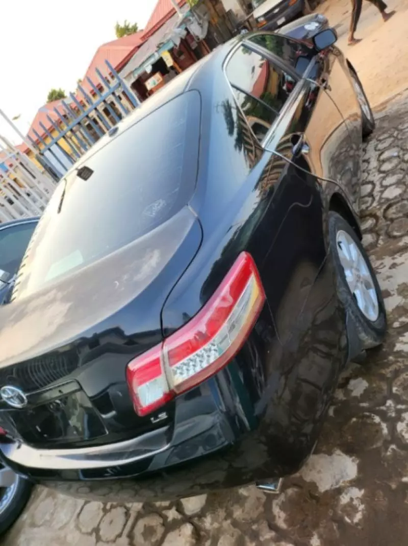 Toyota Camry   - 2011