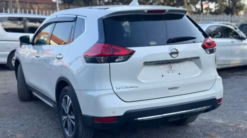 Nissan X-TRAIL    - 2018