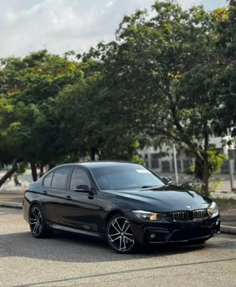 BMW 320i   - 2015