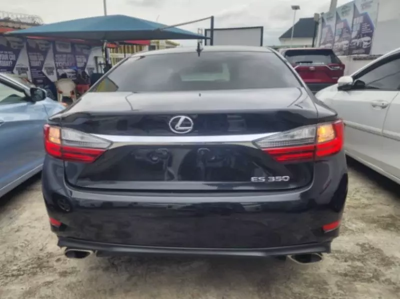 Lexus ES   - 2017