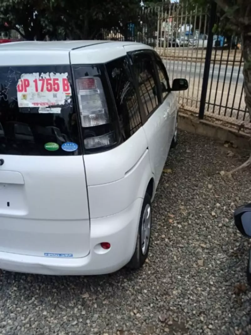 Toyota Sienta   - 2013