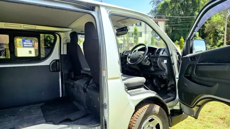 TOYOTA Hiace   - 2018