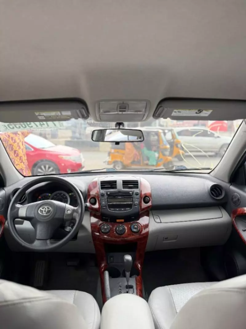 TOYOTA RAV4   - 2011
