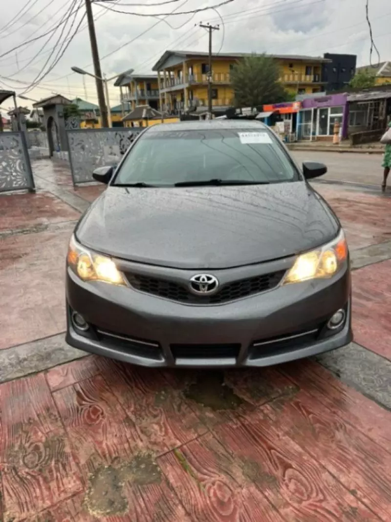Toyota Camry   - 2012