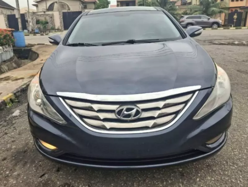 Hyundai Sonata   - 2013