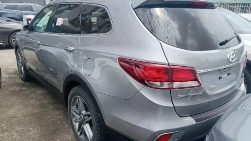 Hyundai Santa Fe   - 2017