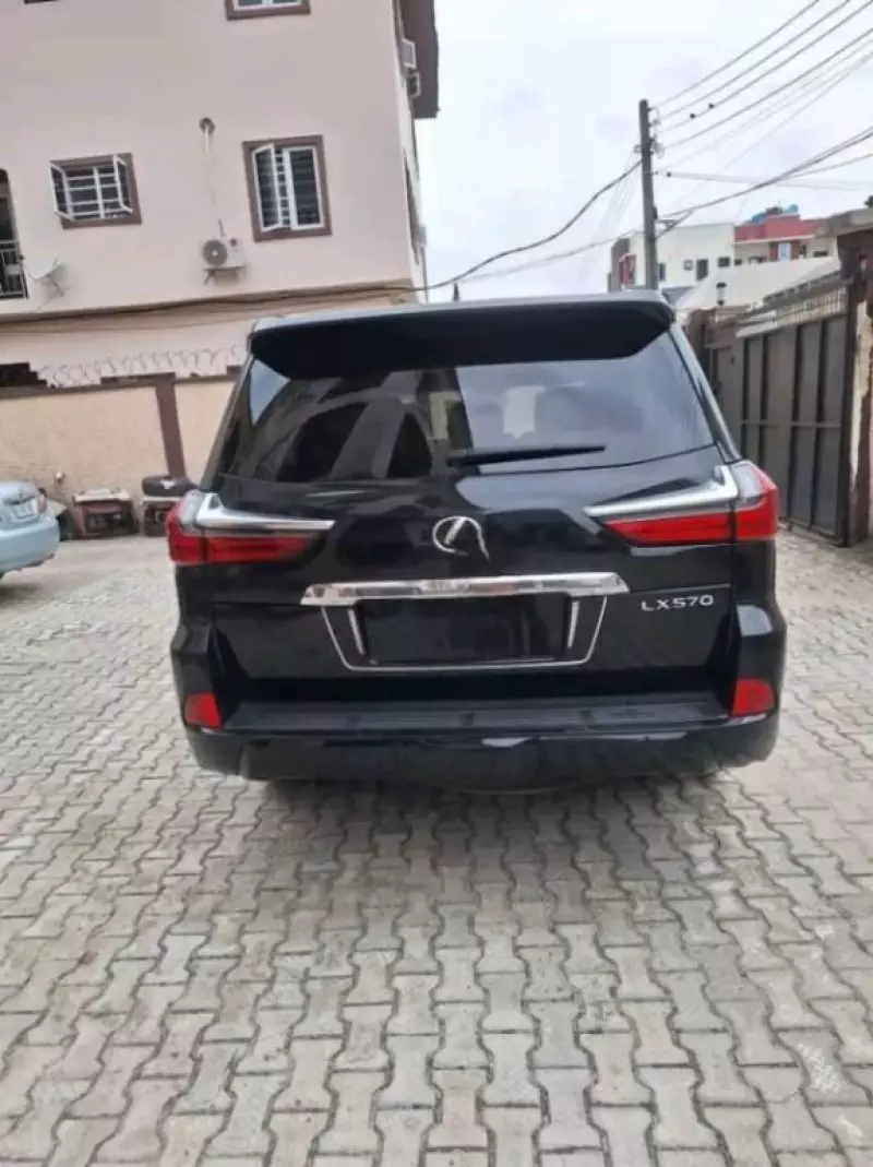 Lexus LX 570 - 2019