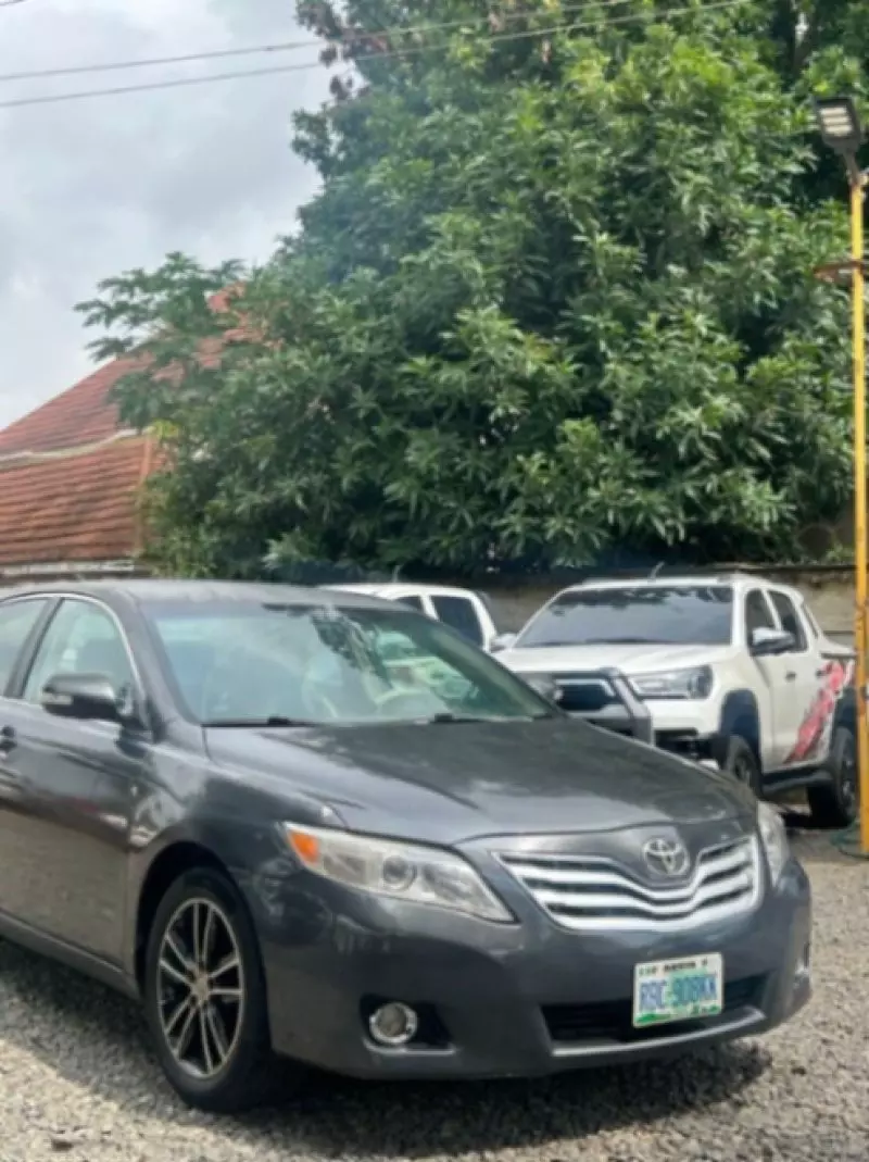 TOYOTA Camry - 2009
