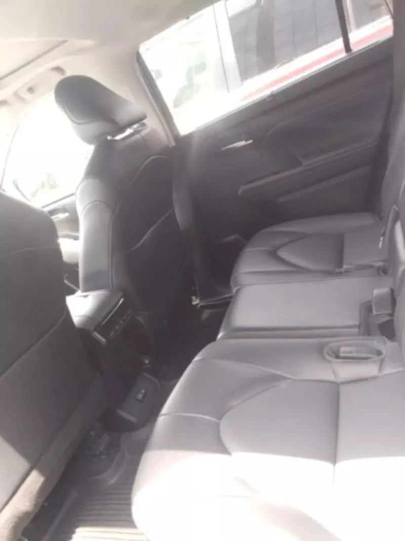 Toyota Highlander   - 2016