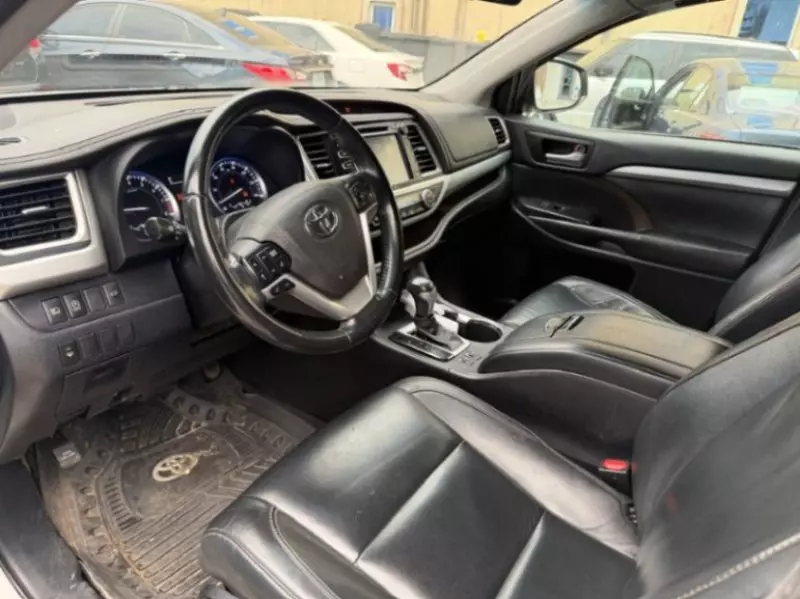 Toyota Highlander   - 2017