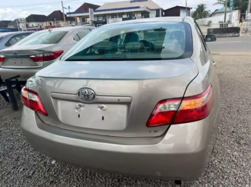 Toyota Camry   - 2009