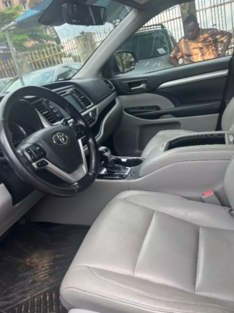 Toyota Highlander   - 2018