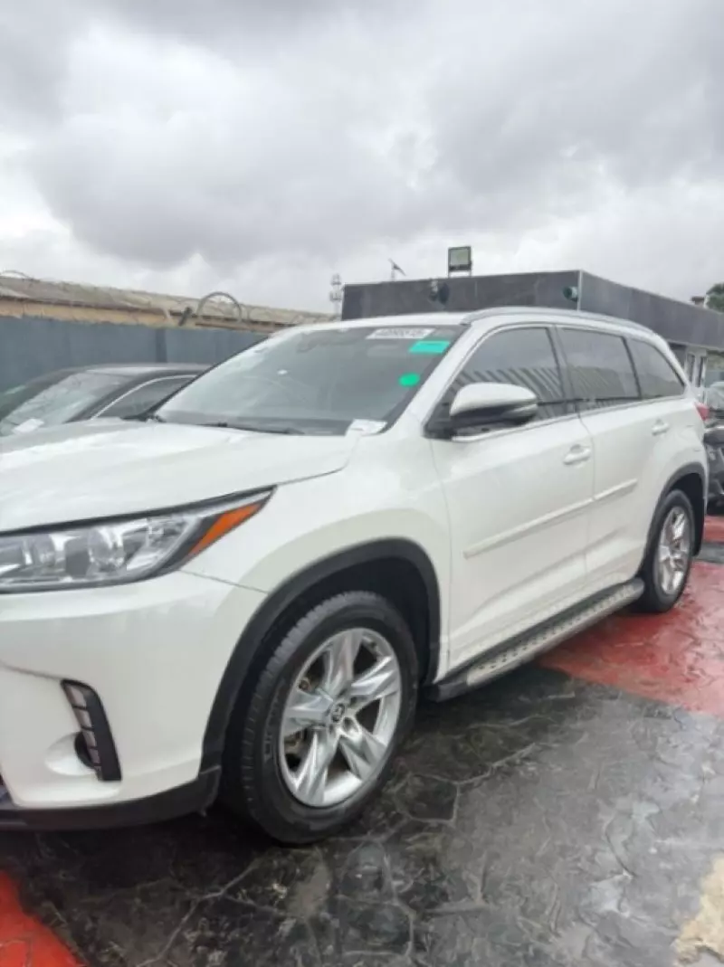 TOYOTA Highlander   - 2016