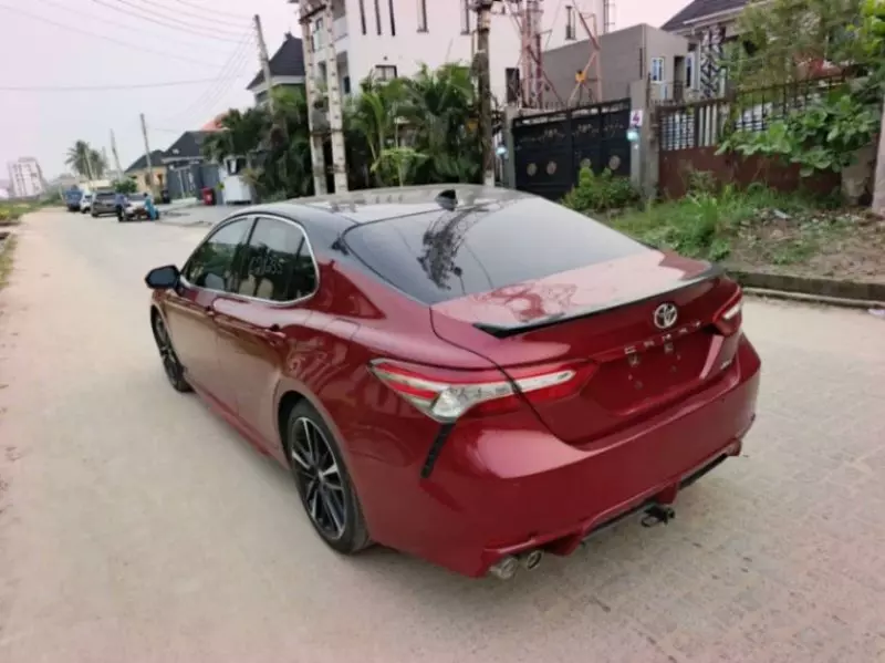 Toyota Camry   - 2018