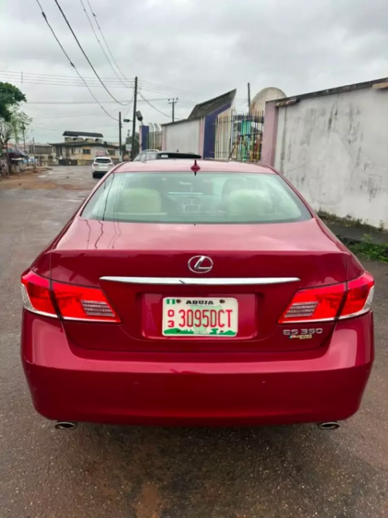 Lexus ES   - 2011
