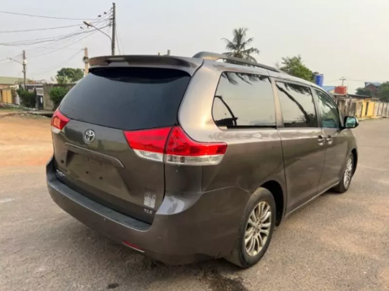 Toyota Sienna   - 2012