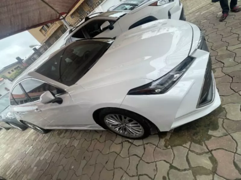 TOYOTA Avalon   - 2019