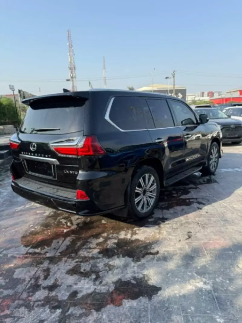 Lexus LX   - 2016