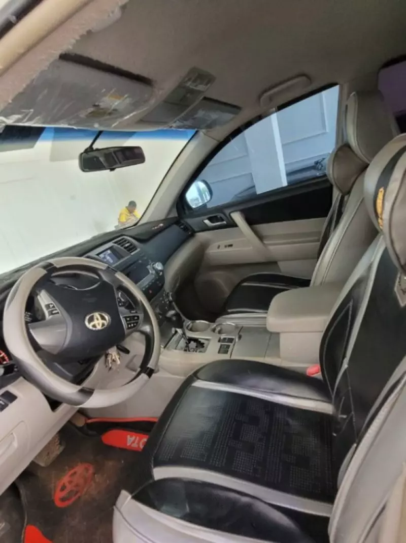 Toyota Highlander   - 2012