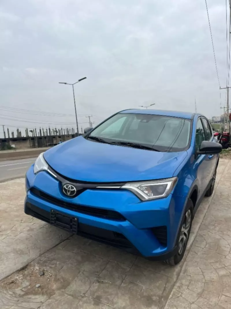 Toyota RAV 4   - 2018
