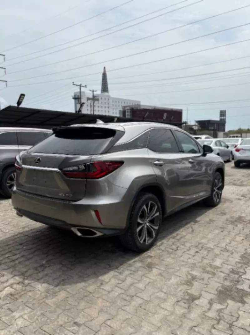 Lexus RX   - 2019