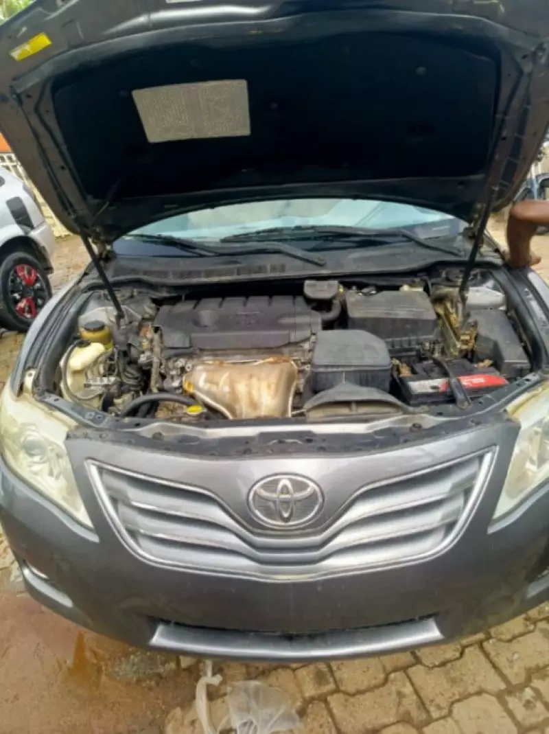 Toyota Camry   - 2011