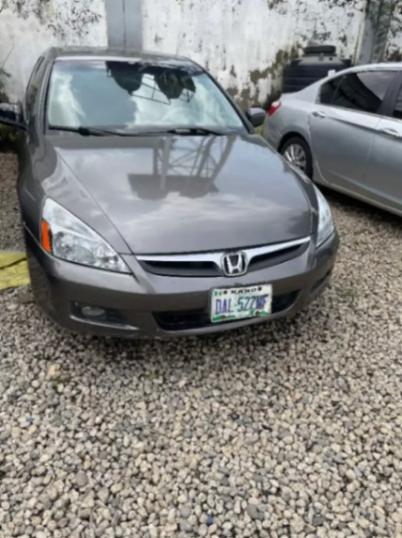 Honda Accord   - 2006