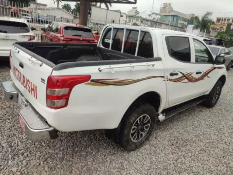 Mitsubishi L200 Double Cabin   - 2017