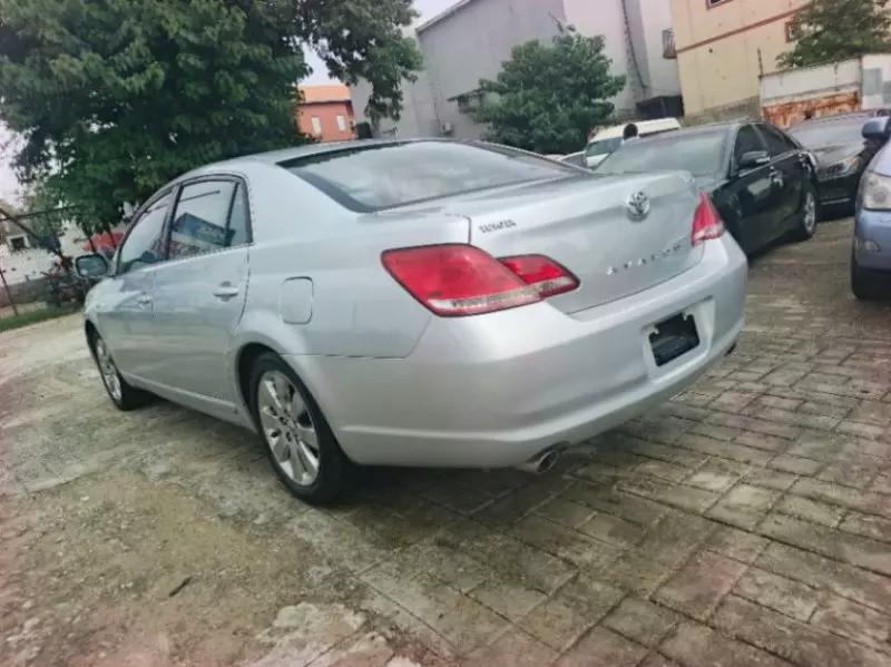 TOYOTA Avalon - 2007