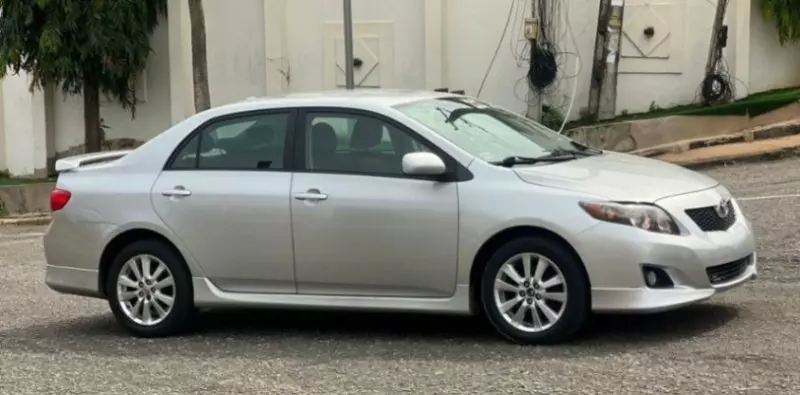 TOYOTA Corolla   - 2010
