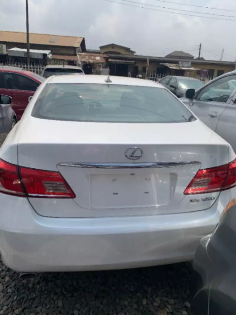 Lexus ES 350   - 2011