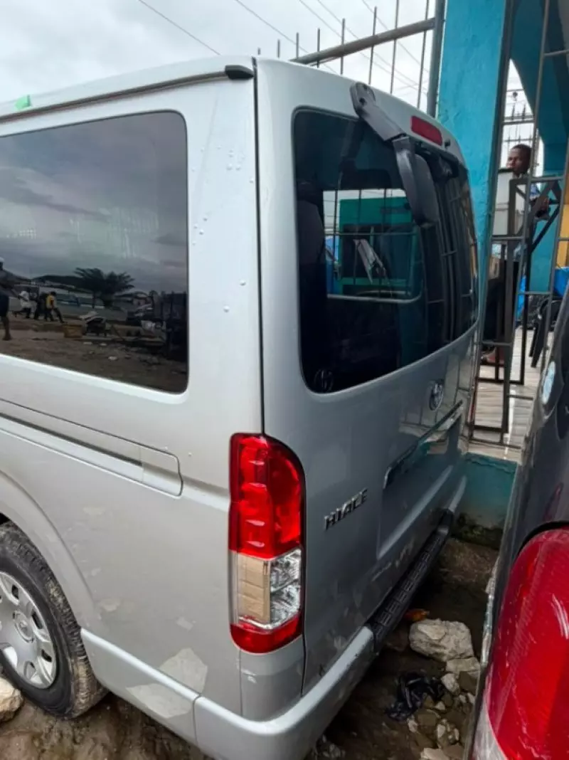 TOYOTA Hiace   - 2008