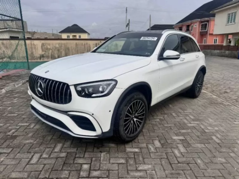 Mercedes-Benz GLC 300   - 2016