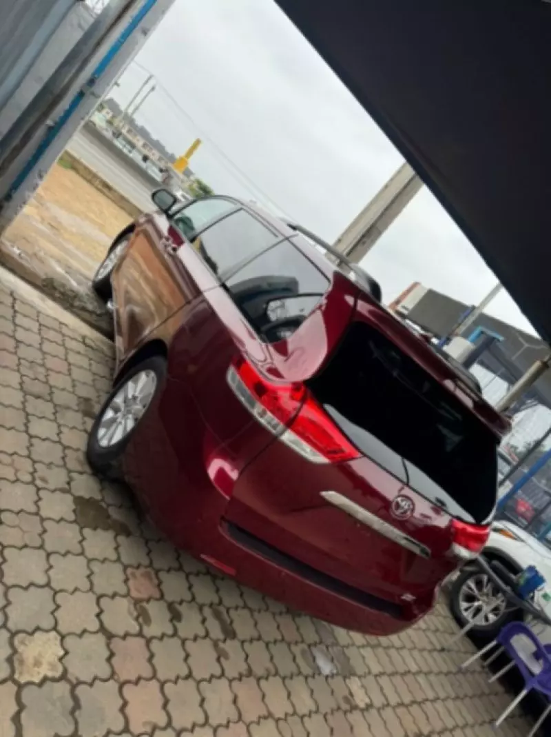 TOYOTA Sienna - 2014