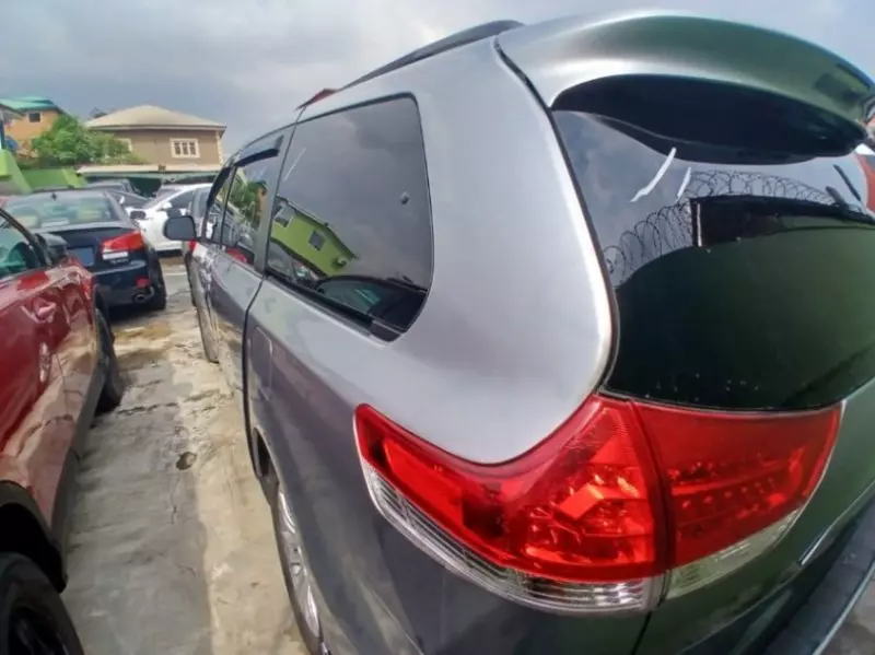 Toyota Sienna   - 2012