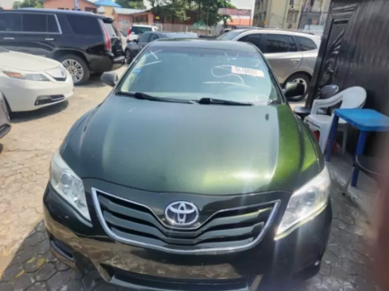 Toyota Camry - 2010