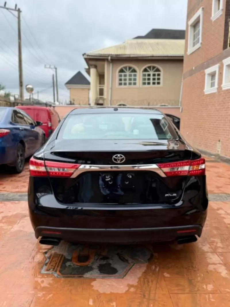 Toyota Avalon   - 2016
