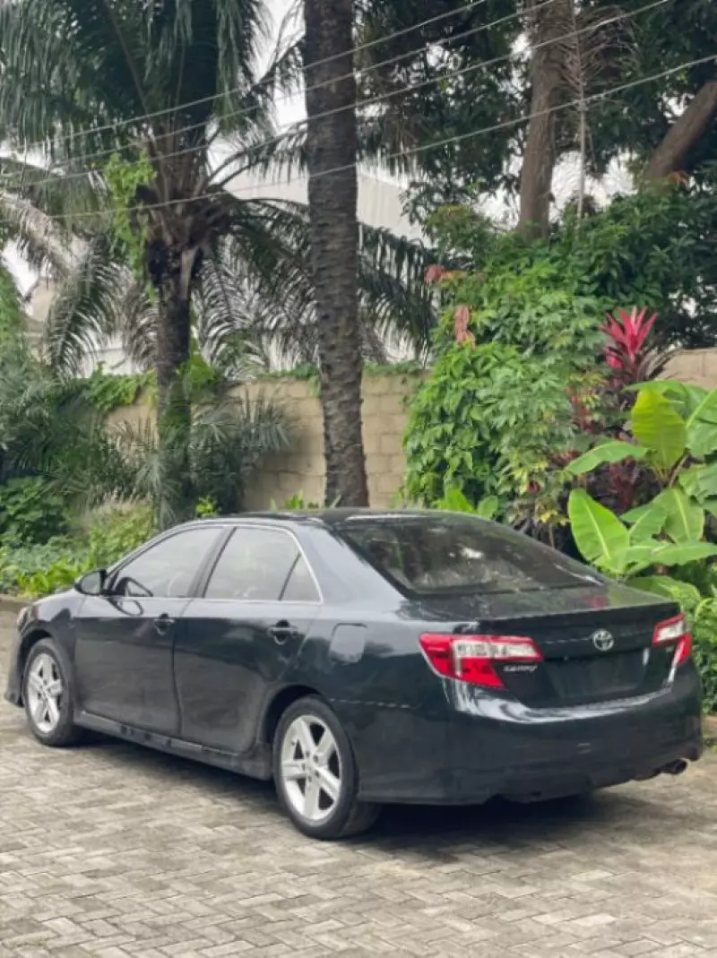 Toyota Camry - 2012