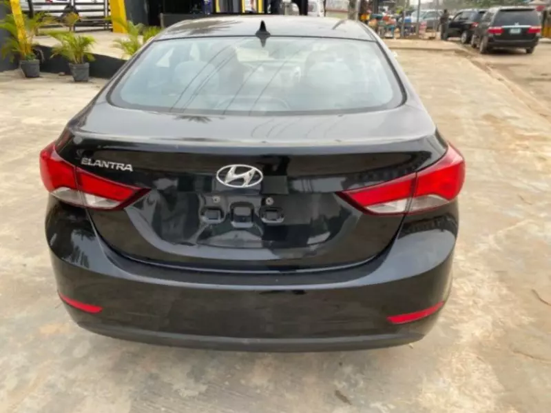 Hyundai Elantra   - 2014