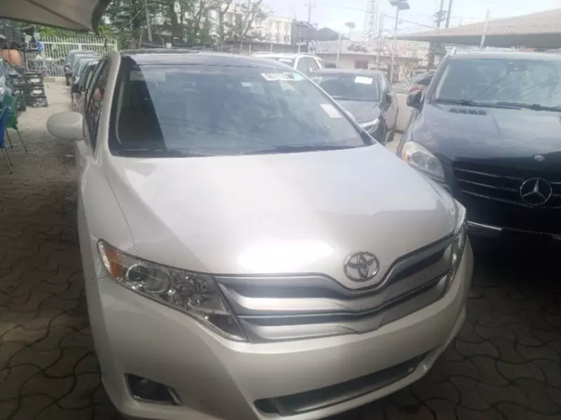 Toyota Venza   - 2012