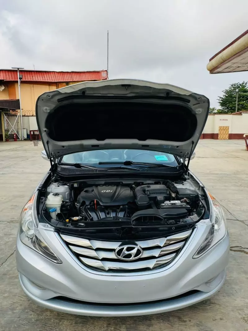 Hyundai Sonata   - 2013