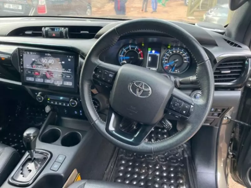 TOYOTA Hilux - 2020