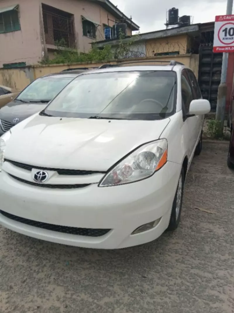 Toyota Sienna   - 2006