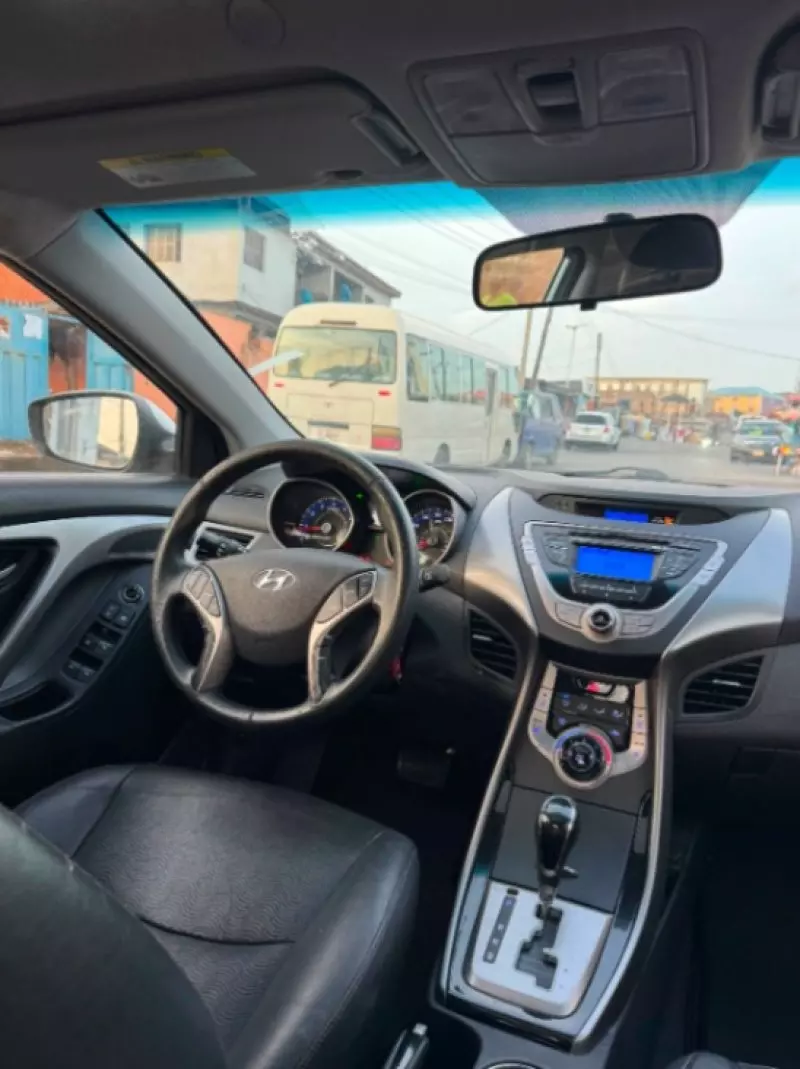 Hyundai Elantra   - 2013