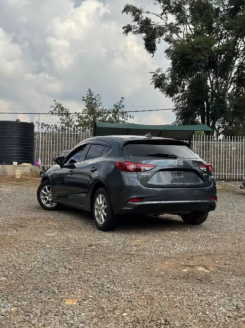 Mazda Axela    - 2017