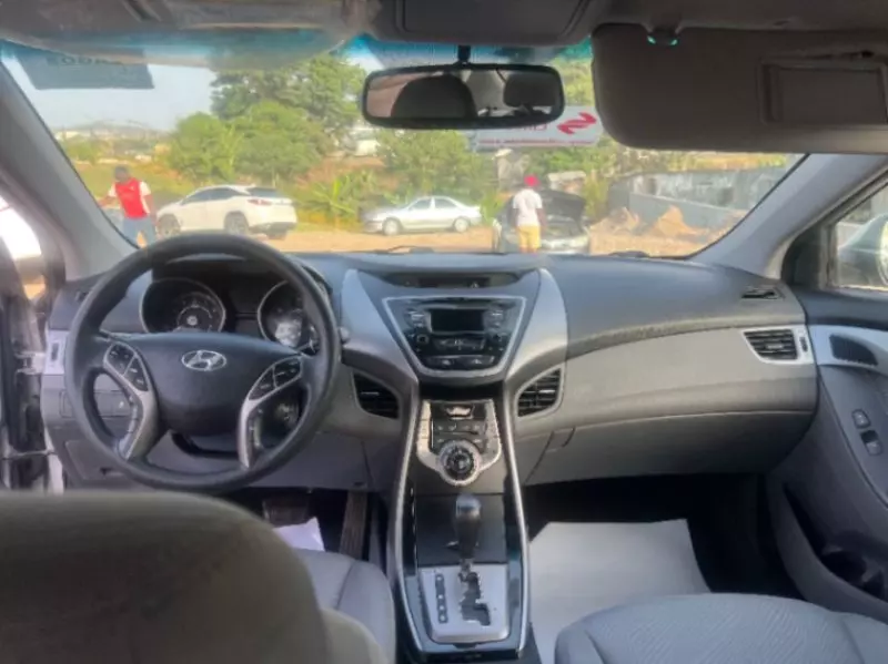 Hyundai Elantra   - 2013