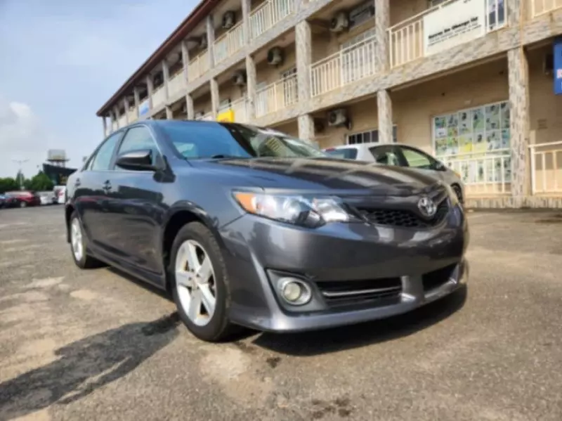 Toyota Camry   - 2012