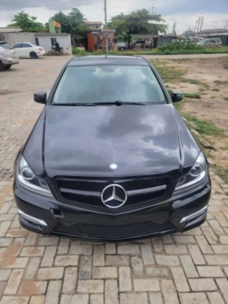 Mercedes-Benz C 300   - 2012
