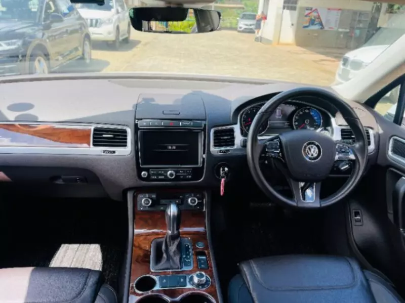 Volkswagen Touareg   - 2014