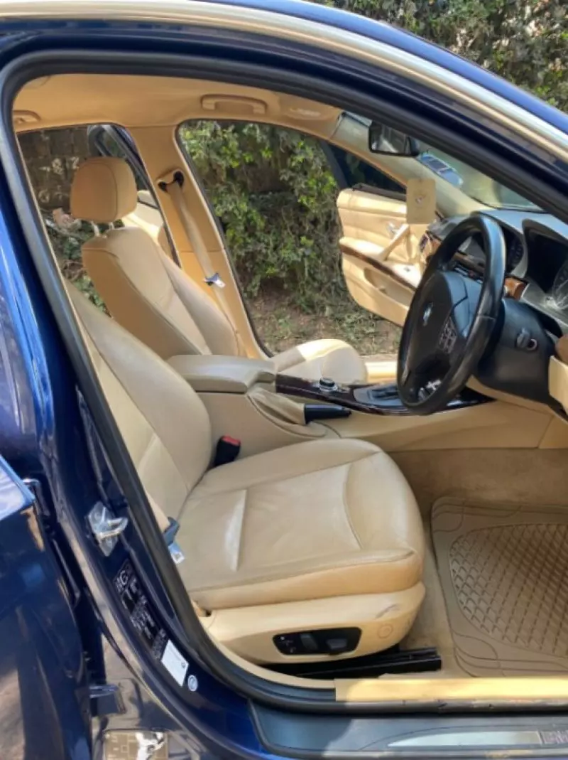 BMW 320i   - 2011
